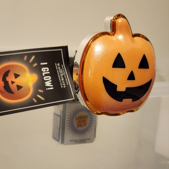 Bath & body Jack O Latern pumpkin neon glow wallflower plug nwt - Picture 2 of 4